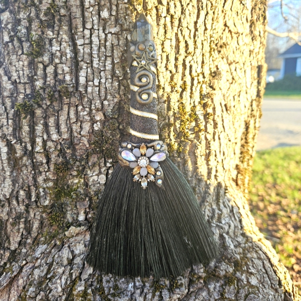 Hand Crafted - Que Sera Point Mini Witch Broom